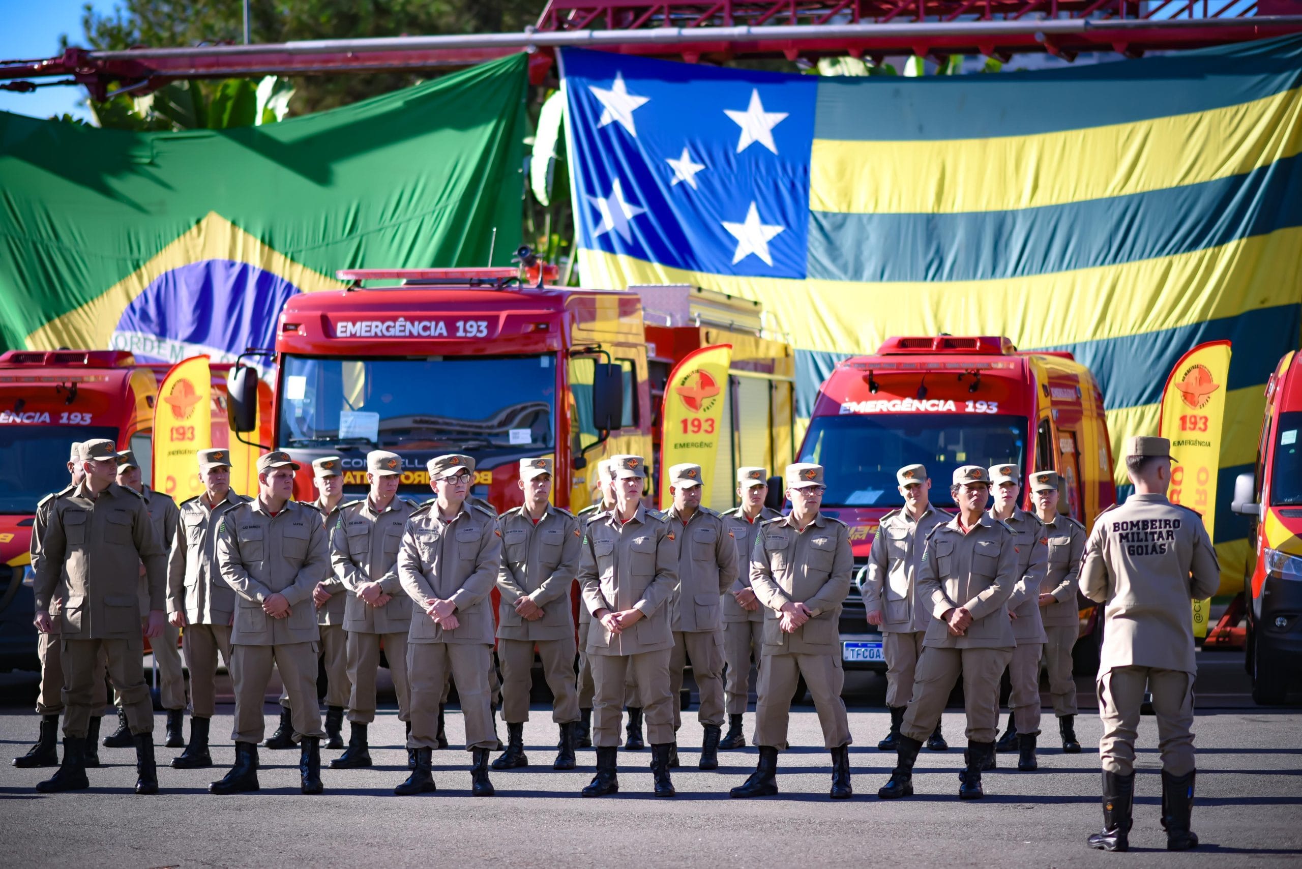 Gracinha Caiado entrega viaturas e equipamentos avaliados em R$ 16 milhões para Corpo de Bombeiros