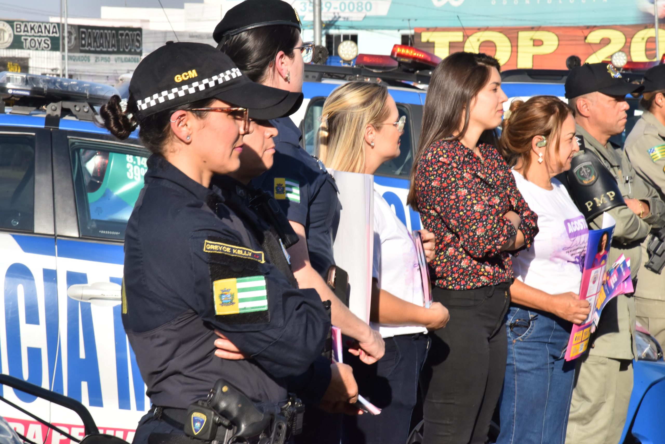 Blitz da Secretaria da Mulher orienta como denunciar violência doméstica